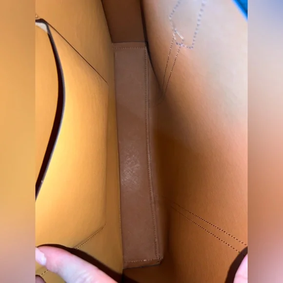 Tory Burch Perry Triple Compartment Tote - Picture 11 of 12